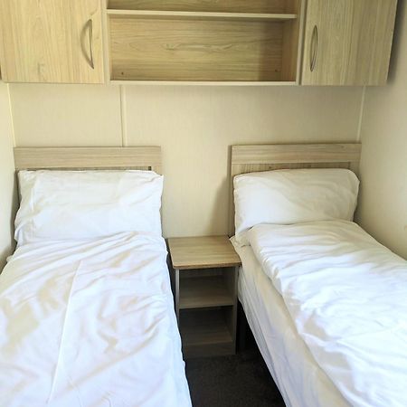 Large 4 Person Couples And Family Caravan In Newquay Bay Resort Екстер'єр фото