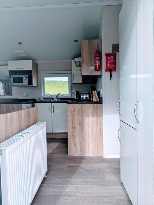 Large 4 Person Couples And Family Caravan In Newquay Bay Resort Екстер'єр фото