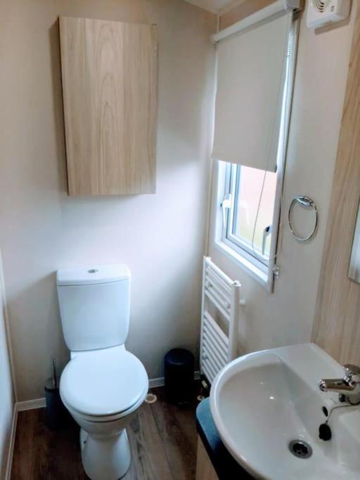 Large 4 Person Couples And Family Caravan In Newquay Bay Resort Екстер'єр фото