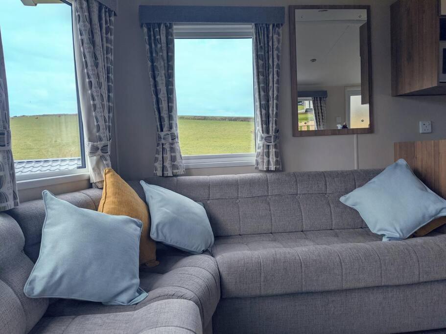 Large 4 Person Couples And Family Caravan In Newquay Bay Resort Екстер'єр фото