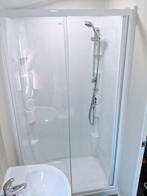 Large 4 Person Couples And Family Caravan In Newquay Bay Resort Екстер'єр фото