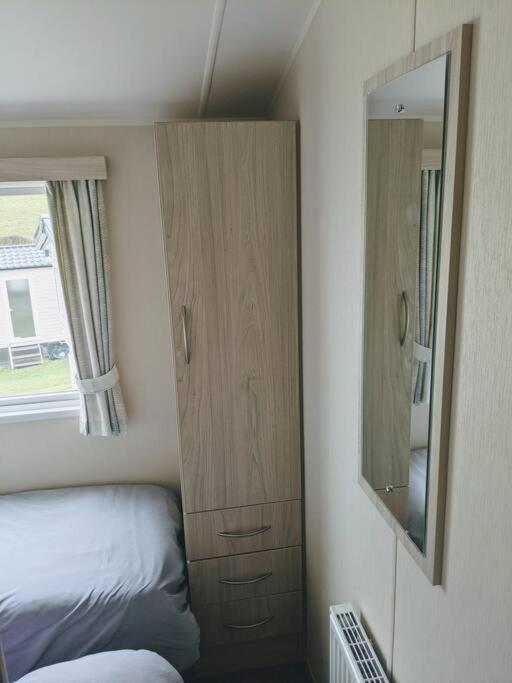 Large 4 Person Couples And Family Caravan In Newquay Bay Resort Екстер'єр фото