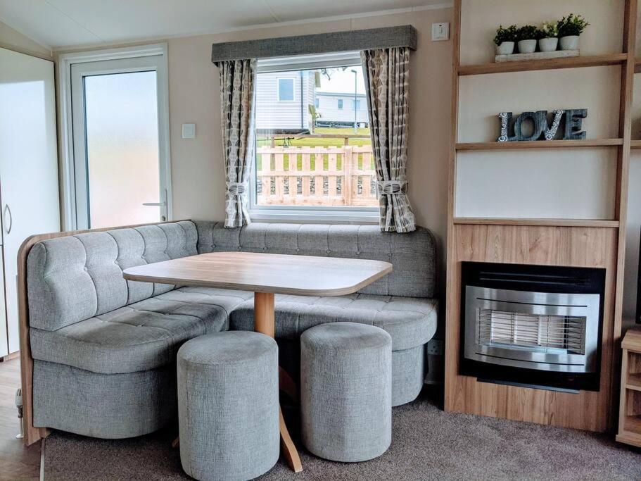Large 4 Person Couples And Family Caravan In Newquay Bay Resort Екстер'єр фото