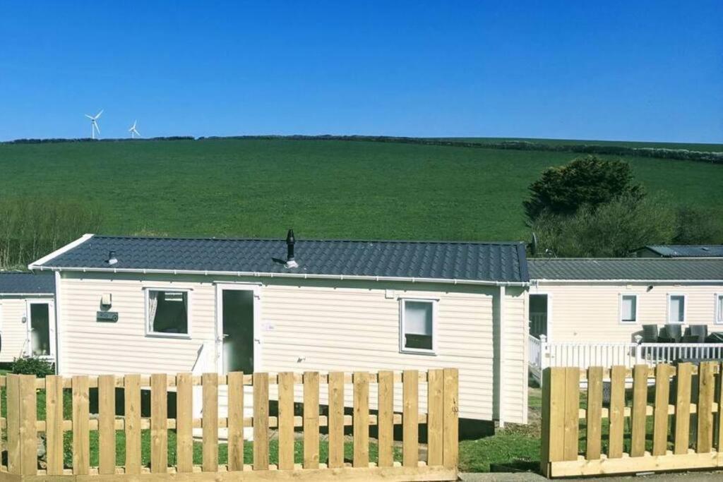 Large 4 Person Couples And Family Caravan In Newquay Bay Resort Екстер'єр фото