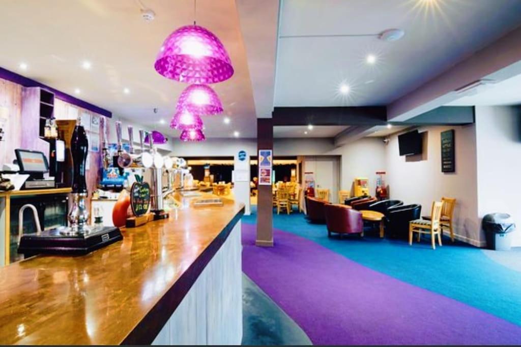 Large 4 Person Couples And Family Caravan In Newquay Bay Resort Екстер'єр фото