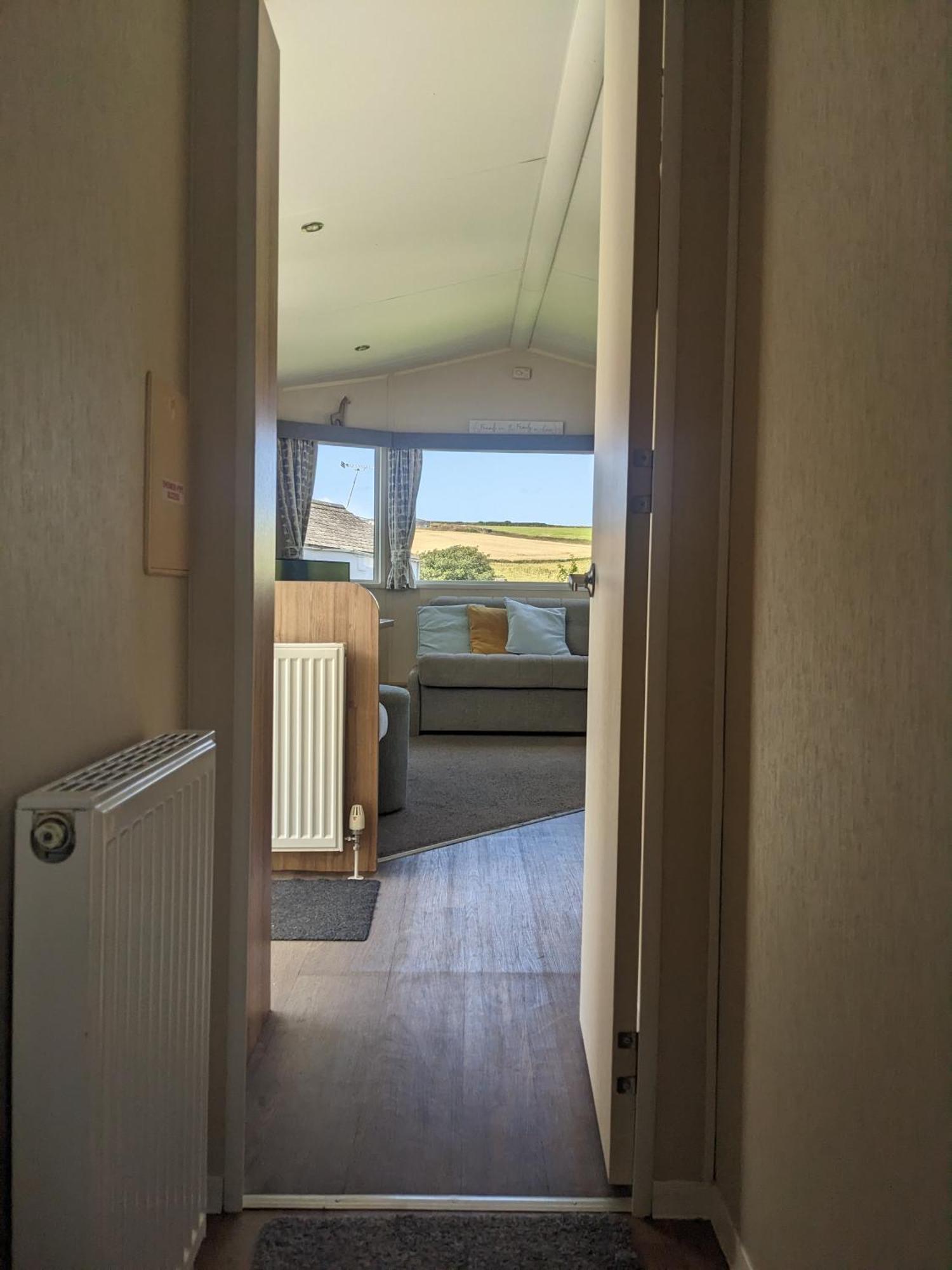Large 4 Person Couples And Family Caravan In Newquay Bay Resort Екстер'єр фото