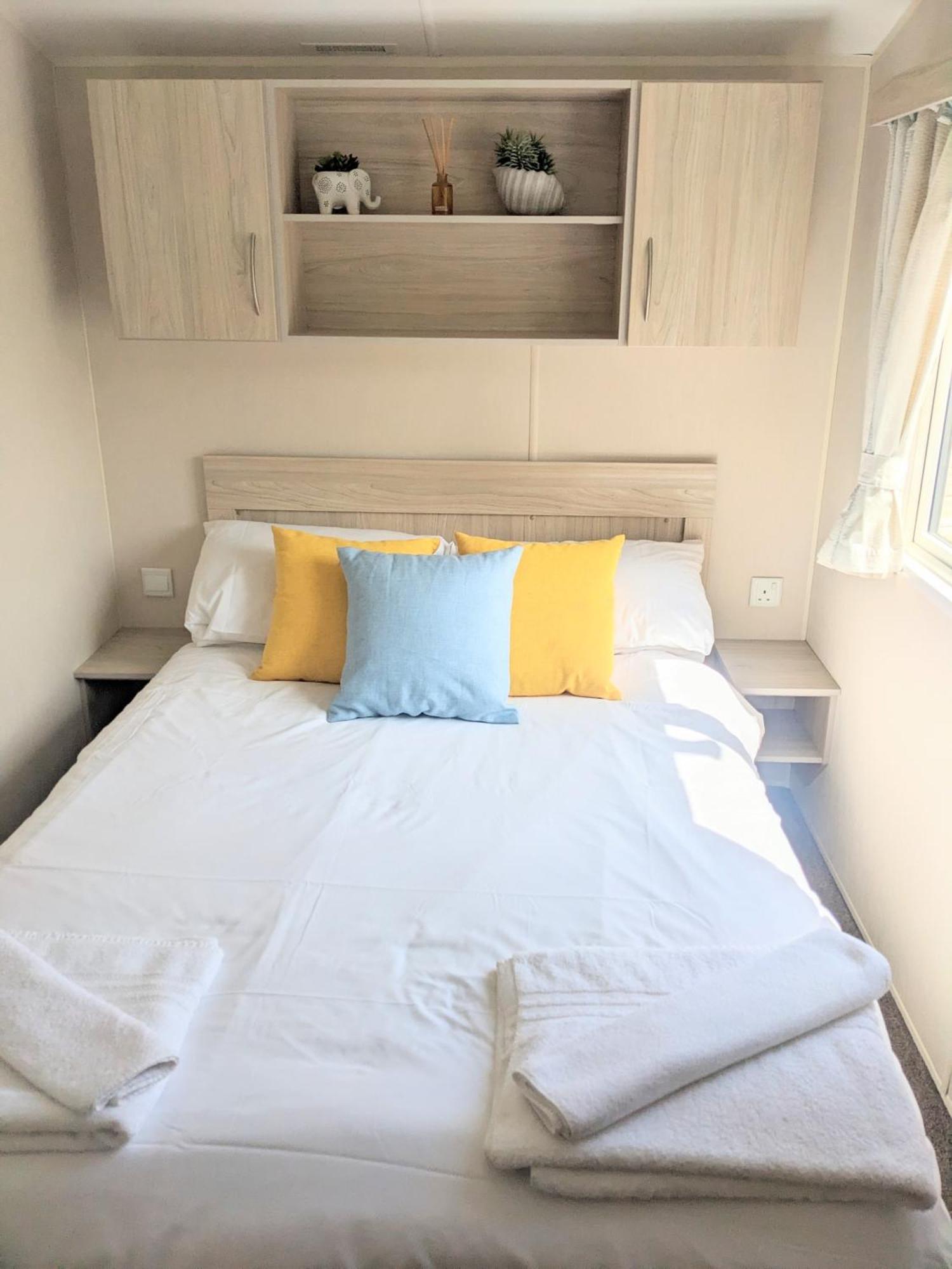 Large 4 Person Couples And Family Caravan In Newquay Bay Resort Екстер'єр фото